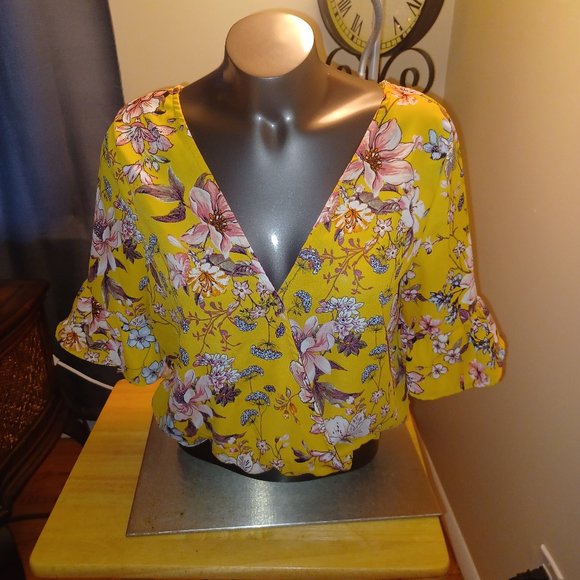 Live To Be Spoiled Yellow Floral Top Size Large - Picture 1 of 6